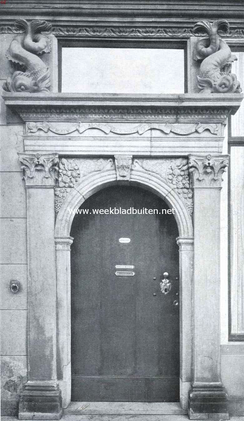 Twee steden van Walcheren. Middelburg. Poortje van het huis 