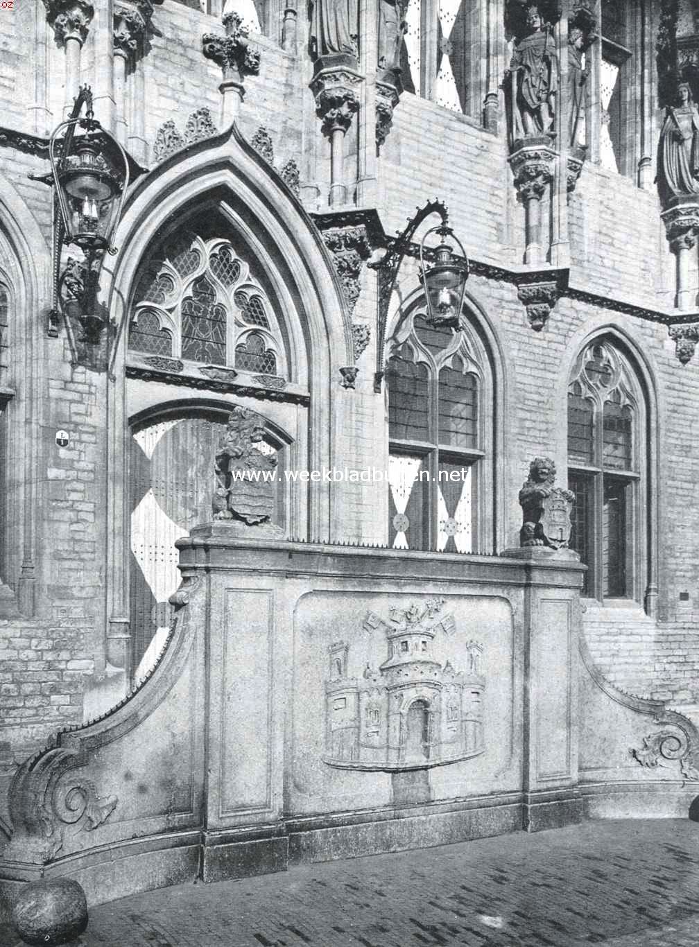 Twee steden van Walcheren. Hoofdingang van het Stadhuis te Middelburg