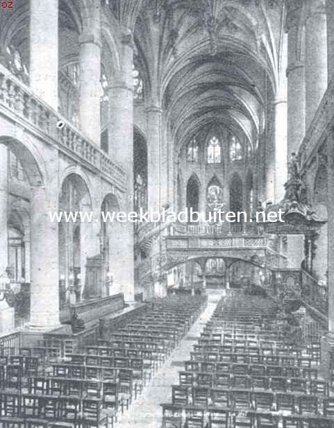 Ontwerp eener moderne schoonheidsleer voor den tuinaanleg. Het inwendige van de kerk Saint-Etienne-du Mont  te Parijs. Het voorkomen, naast elkander, van twee stijlen, beide echt, behoorend bij den tijd waarin zijn werden aangewend, is een weerspiegeling van den gang des levens zelve, in dit gebouw; het ontroert ons meer dan de schoolsche eenzijdigheid, die zooveel waarachtige levende schoonheid deed ondergaan. Het is beter, rondom een oud gebouw een modernen tuin aan te leggen van een karakter, dat zich bij den stijl van dat gebouw aanpast, dan een in zoogenaamden ouden stijl, die dan met uitheemsche planten dwaas, en met moderne gewassen anachronistisch versierd wordt, en wel allerminst iets van den stijl uit dien vroegeren tijd hebben zal