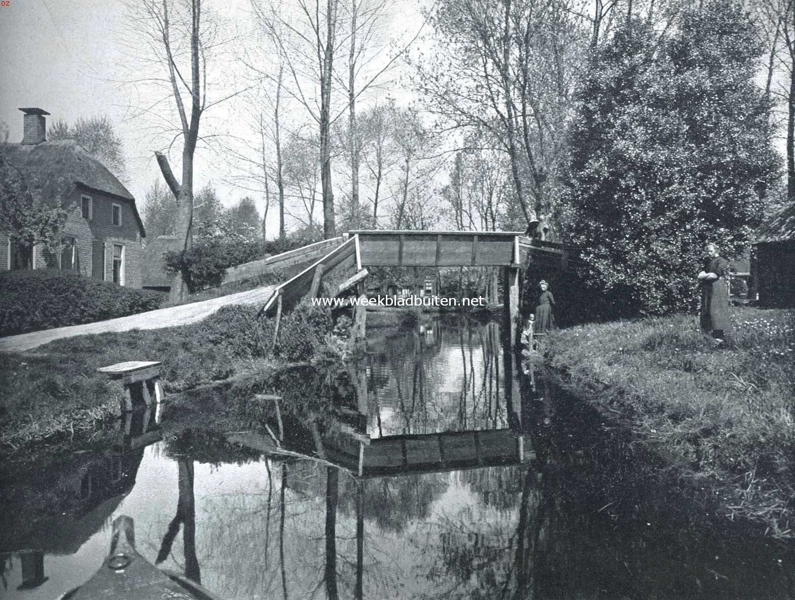 Giethoorn. Bruggetje te Giethoorn