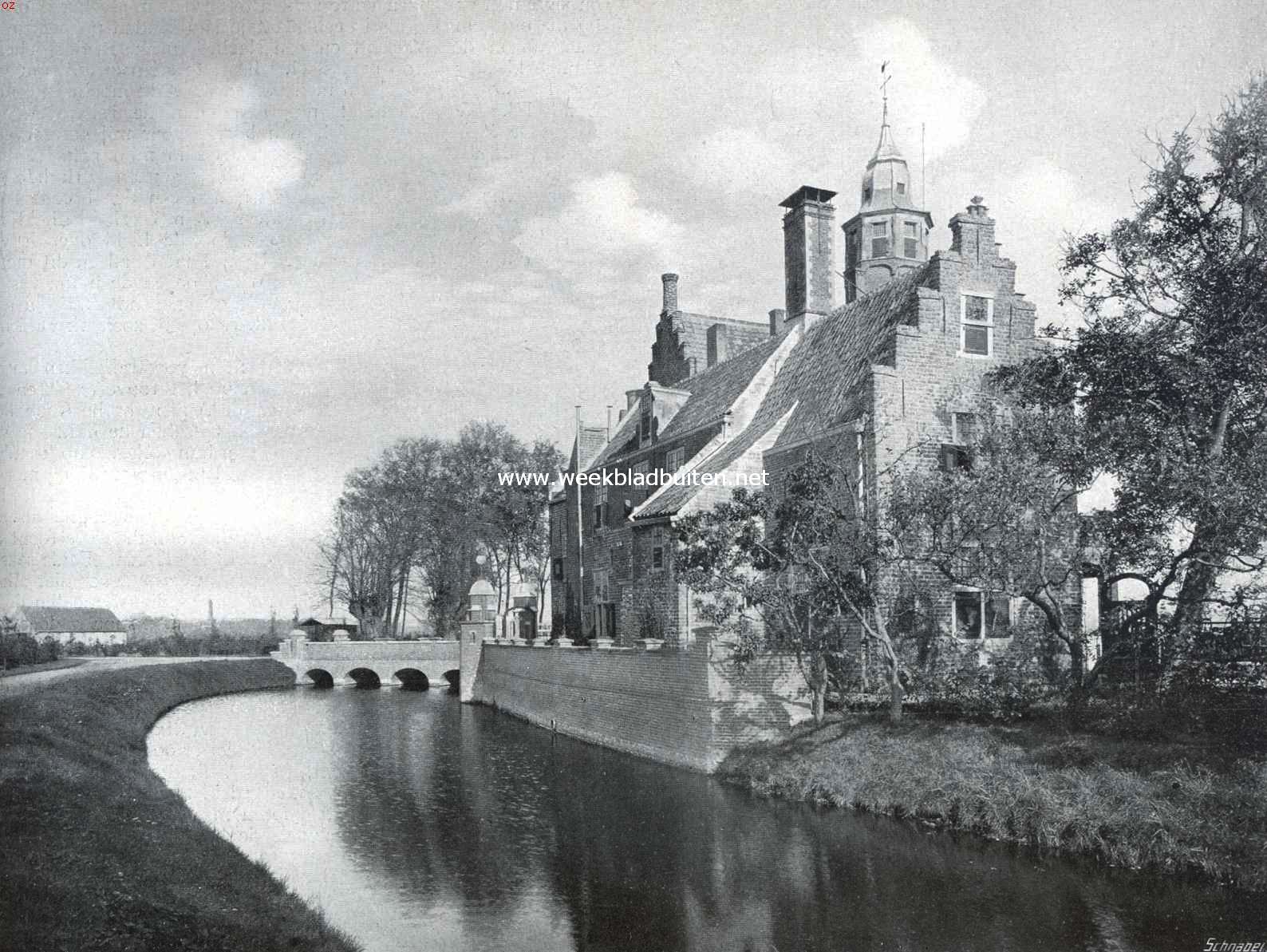 Het Slot Moermond, gezien van het zuid-westen. De steenen brug en de grachtmuur zijn in 1910 aangebracht
