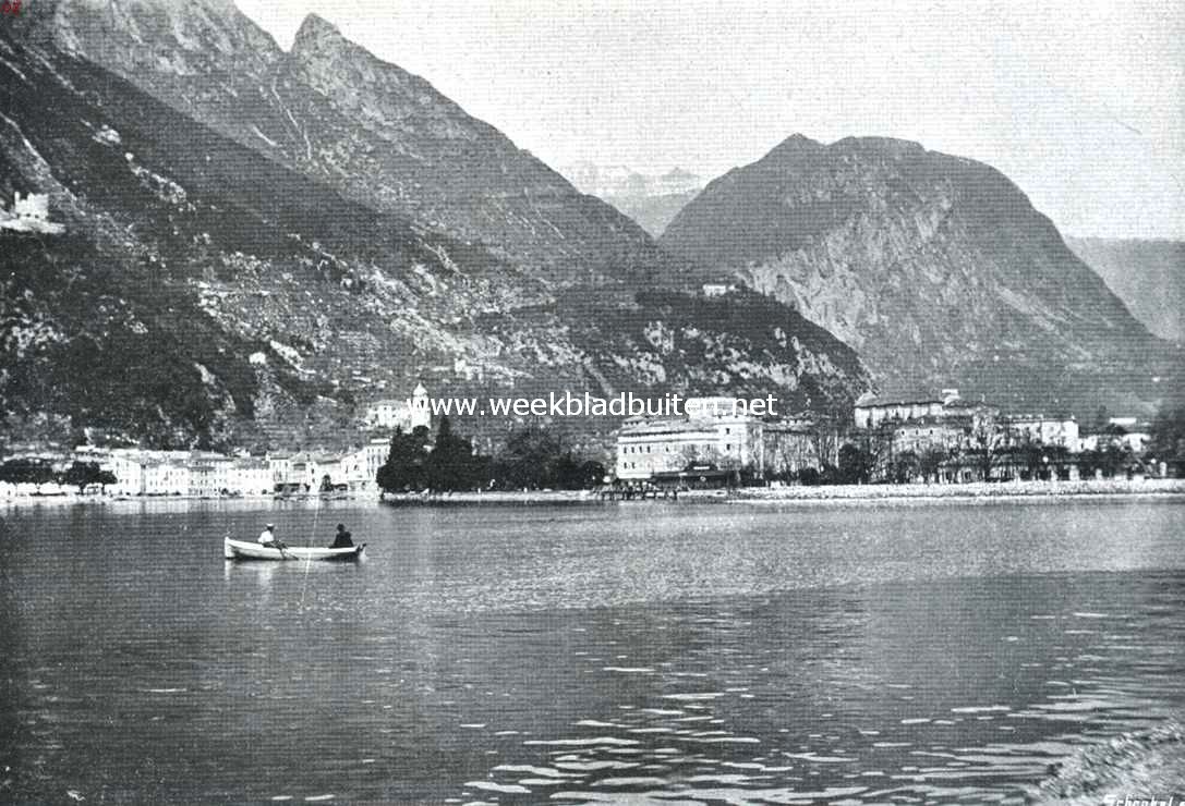 In Zuid-Tirol. Riva, gezien van het park van het Palace-Hotel