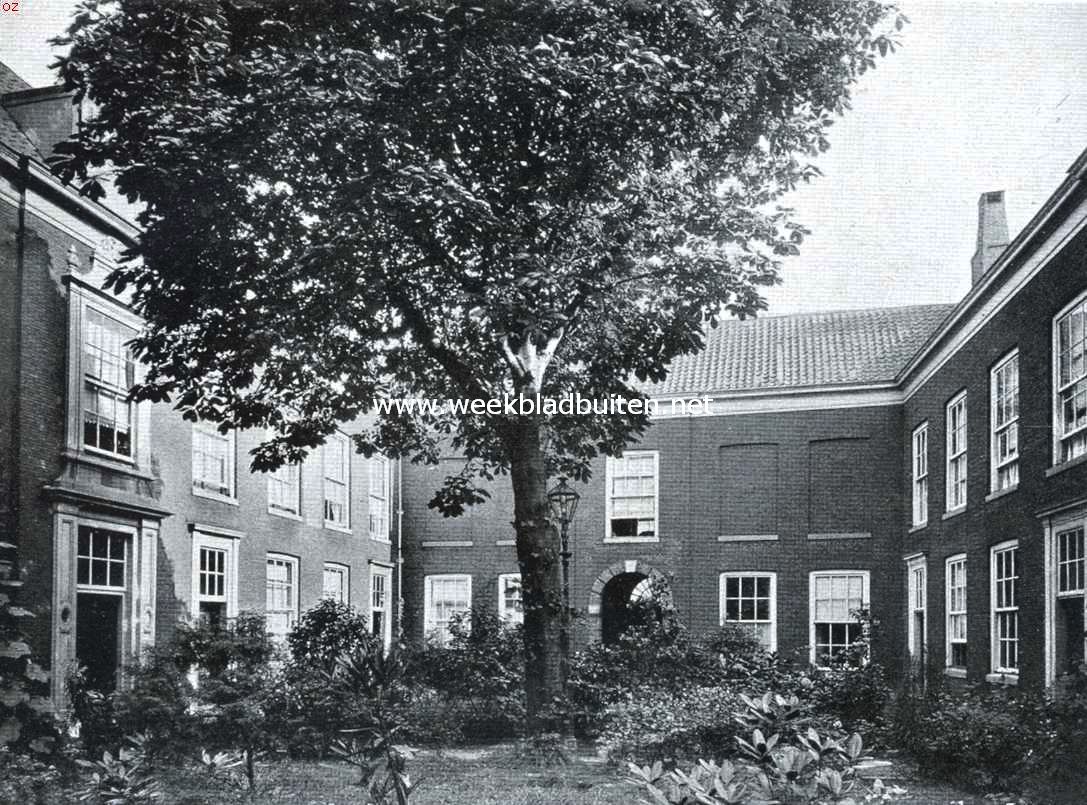 Haagsche Hofjes. Binnenplaats van het Hooftshofje