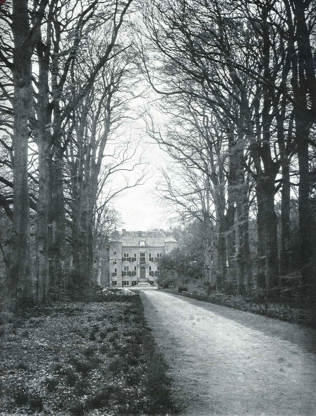 Het Huis te Linschoten. De oprijlaan