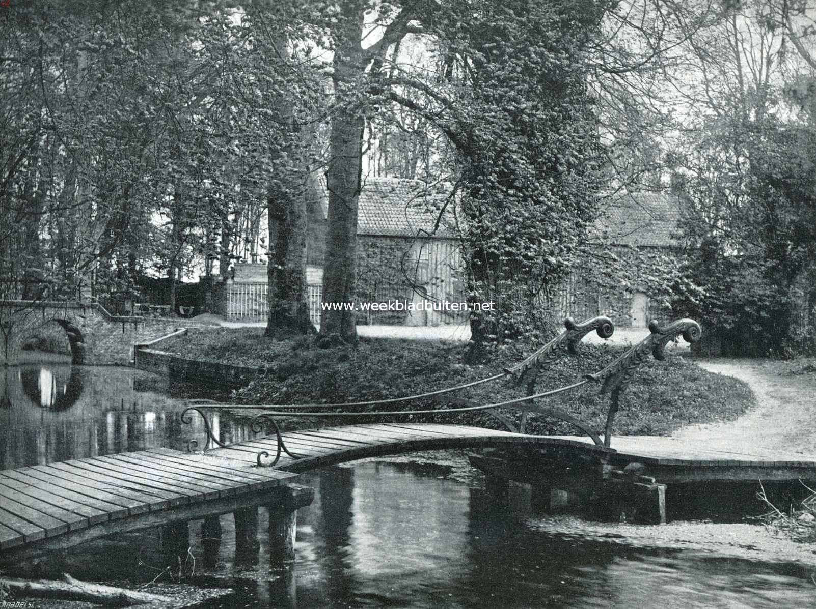 Het Huis te Linschoten. In het park