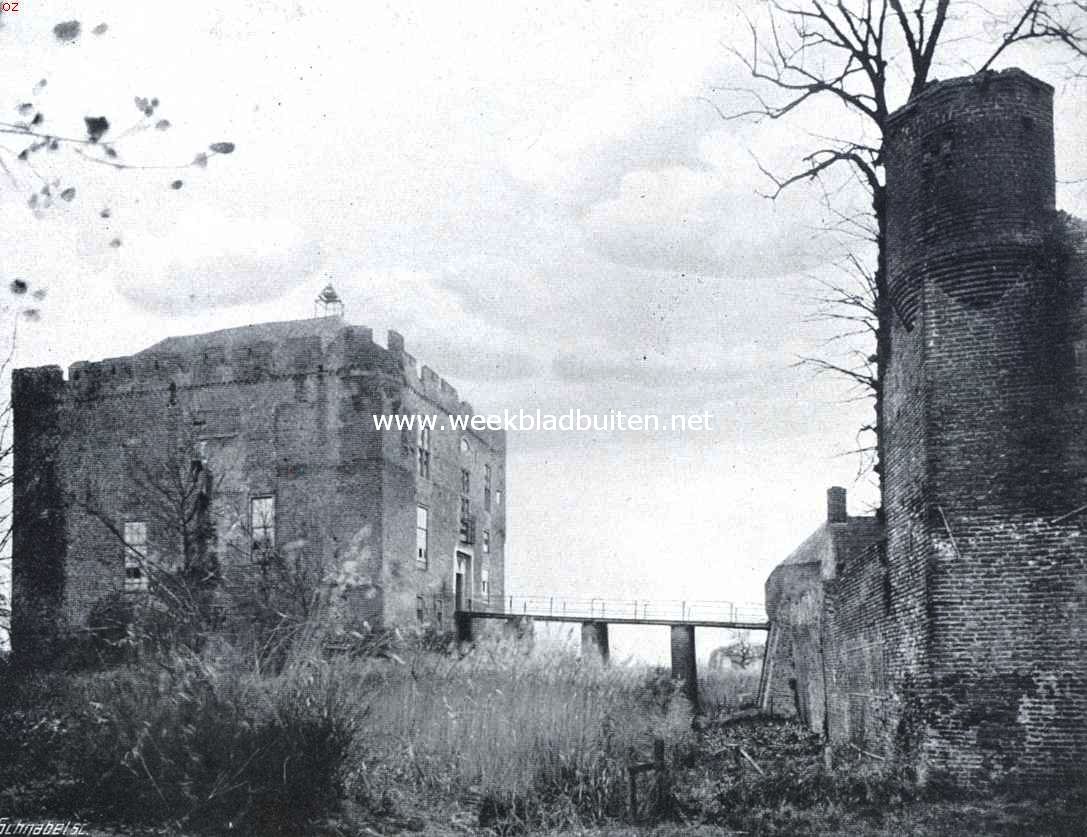 Het kasteel Doornenburg. Van den tuin uit gezien