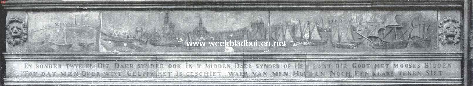 Hoorn, de zeshonderdjarige. Puiversiering van het middelste der Bossu-huizen aan de Slapershaven, voorstellende de slag op de Zuiderzee, met Hoorn op den achtergrond. De voorstelling van dezen slag in het huis ter linkerzijde is in het nummer van 2 Maart 1912 afgebeeld