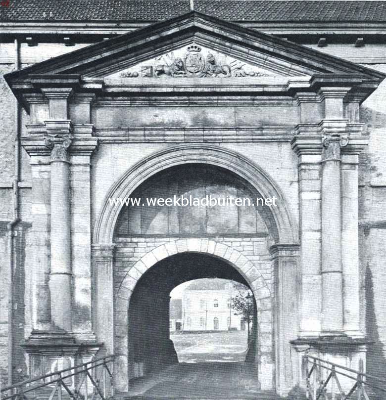 Het Kasteel te Breda. Poort in het zuidel. Voorgebouw van 't Kasteel thans. In het fronton het wapen van den koning-stadhouder Willem III