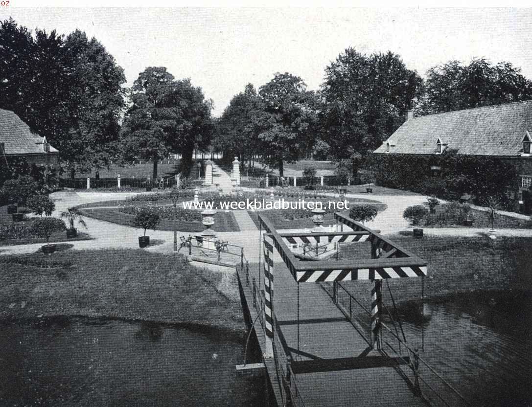 Het kasteel het Nijenhuis. Gezicht van het kasteel op den voorhof