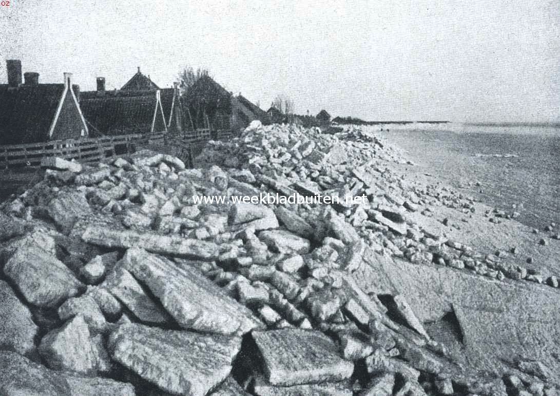 Het kruien van het ijs tegen den zeedijk bij Volendam, waardoor het een jaar geleden door de overstrooming geteisterde dorp de vorige week met een nieuwe ramp bedreigd werd