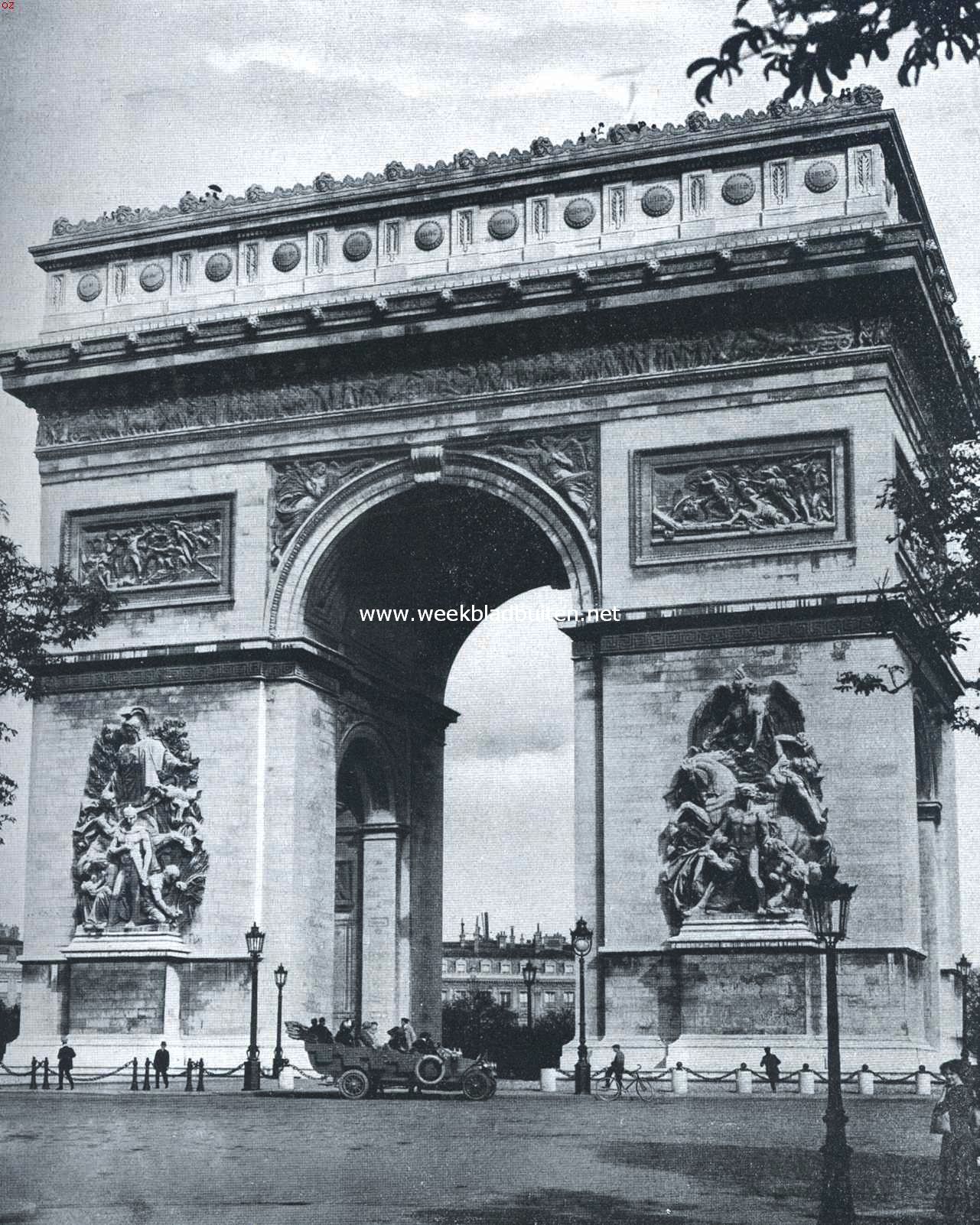 Triomfen en Triomfbogen. Arc de Triomphe de L'Etoile te Parijs, opgericht in 1806 op bevel van Napoleon als hulde aan het Fransche leger, doch eerst in 1836 voltooid