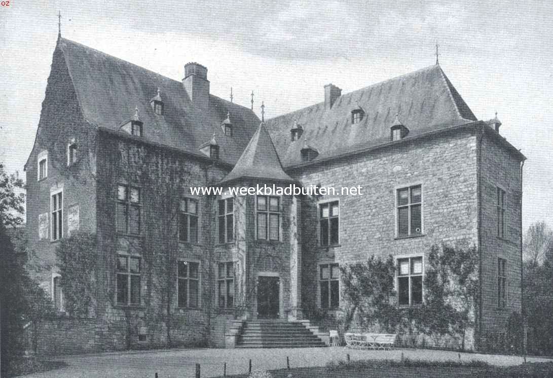 Het Kasteel te Wittem, zuidzijde, met in de achttiende eeuw aangebouwd portaal