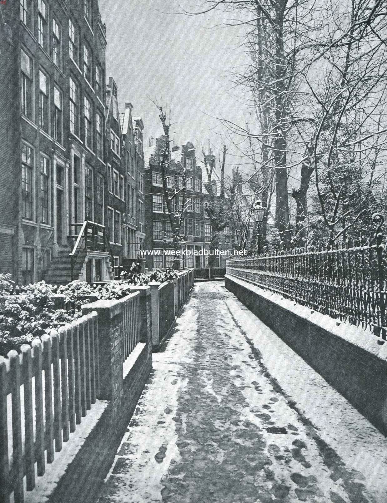De lente die op zich wachten laat. In het Bagijnhof te Amsterdam op een winterschen voorjaarsdag (3 April 1917)
