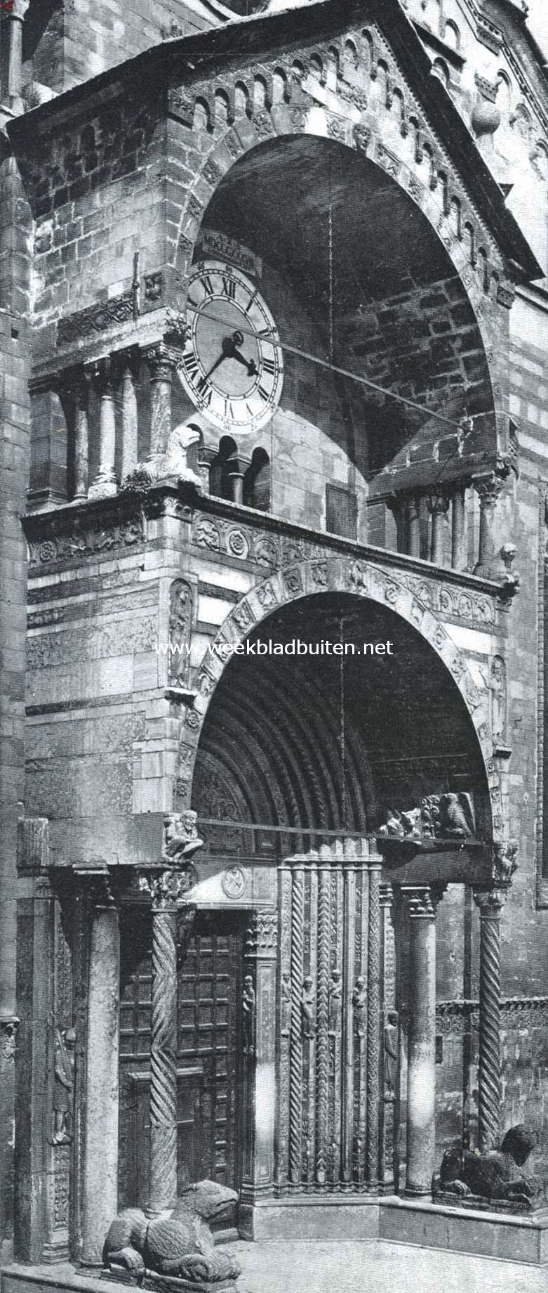 Verona. Hoofdportaal van den dom in Romaanschen stijl, met de figuren van de paladijnen van Karel den Groote (1135)