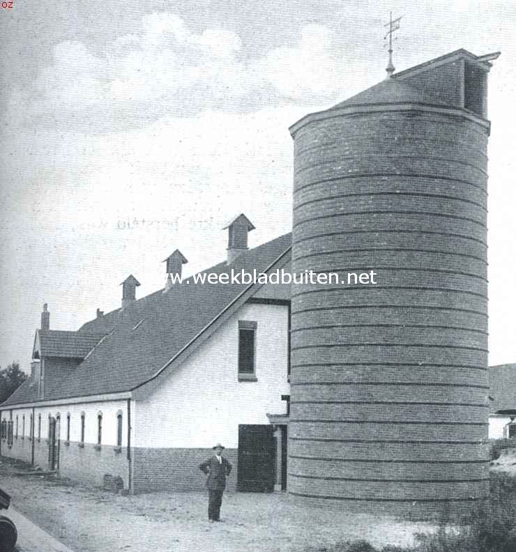 Groenvoedersilo's. Groenvoedersilo met een inhoud voor bijna 200000 K.G. silage, aan een koestal aangebouwd