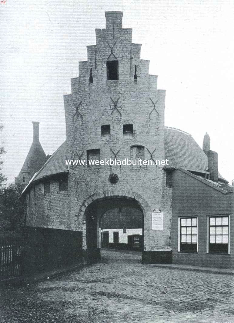 Zierikzee. De Noordhavenpoort (buitenzijde), oorspronkelijk uit de eerste helft der veertiende eeuw, maar in 1492 en in 1559 verbouwd