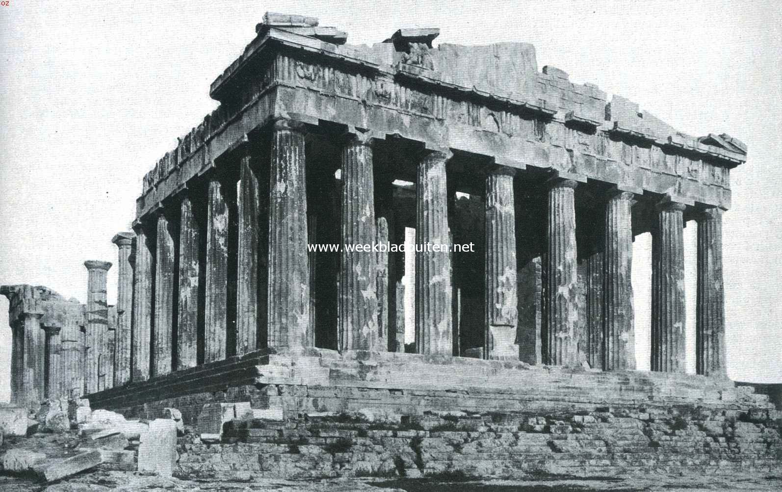 Van oud-en nieuw-Athene. De rune van het Parthenon, den tempel van de godin Athena Parthenos (de maagd), die in het jaar 438 V. Chr. In gebruik werd gesteld. Later deed dit gebouw dienst als Maria-kerk en onder de Turksche heerschappij als moskee. Toen Athene in 1687 door de Venetianen belegerd was, hadden de Turken hun kruit in het Parthenon geborgen en deed een bom den 26en September van dit jaar den tempel voor een deel in de lucht springen
