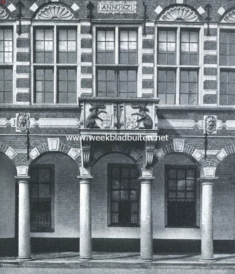 Vollenhove. Detail van den voorgevel van het stadhuis