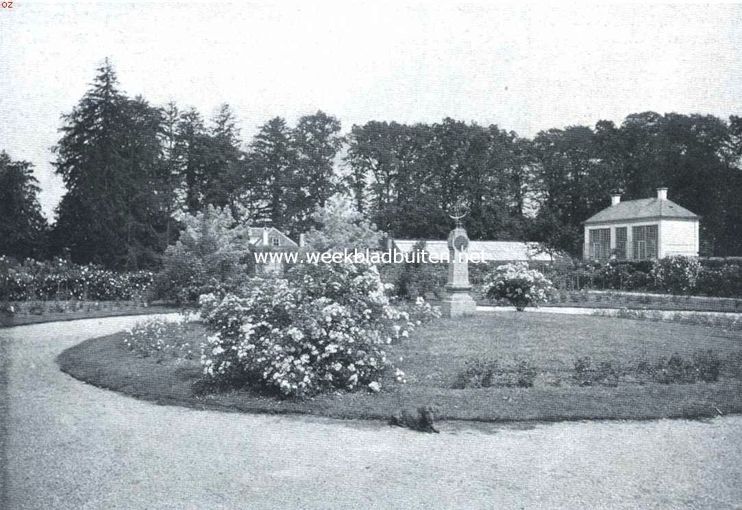 Het Hof te Staverden. In den bloementuin