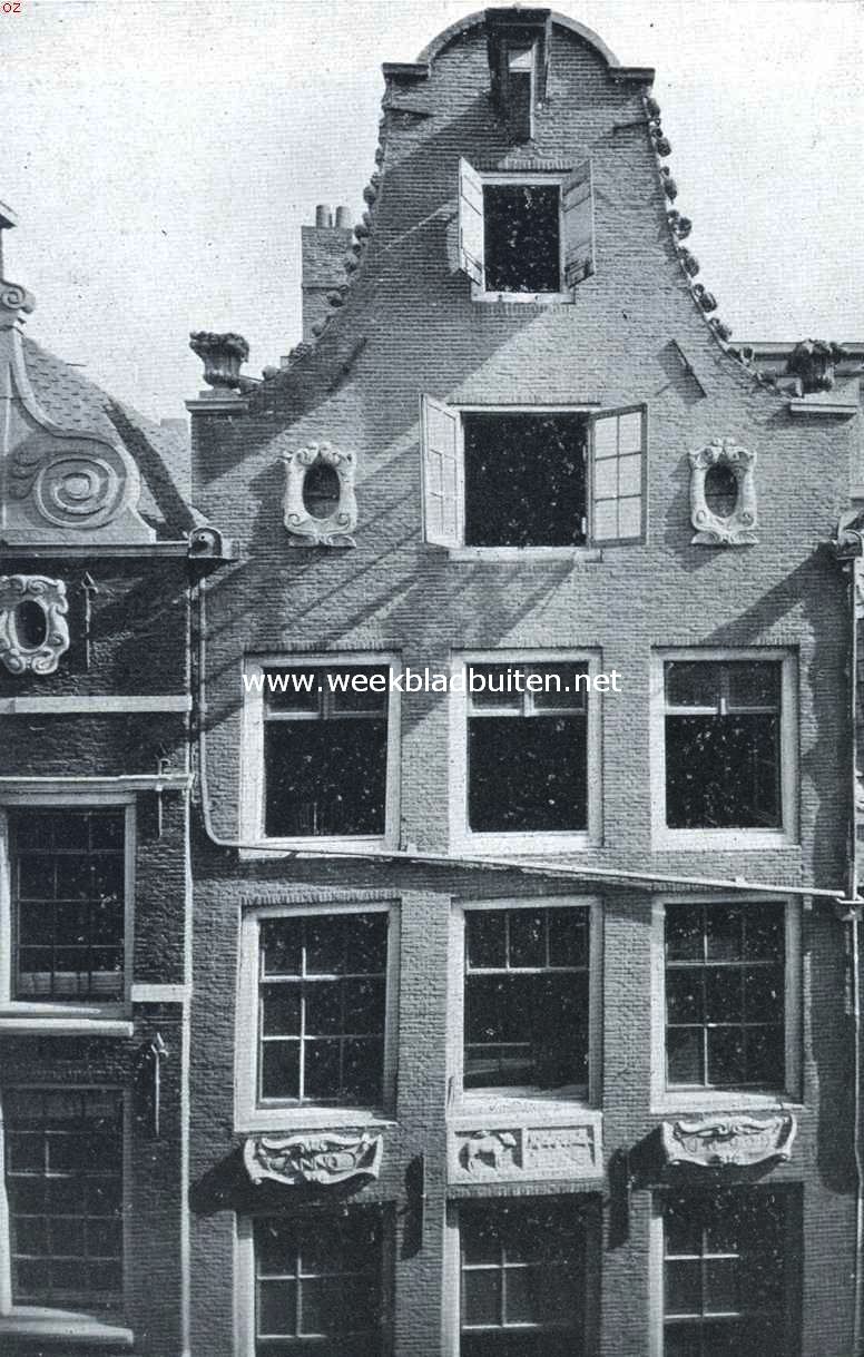 Verdwenen en verdwijnend oud-Amsterdam. Gesloopt huis van 1691 aan de Wijde Kapelsteeg