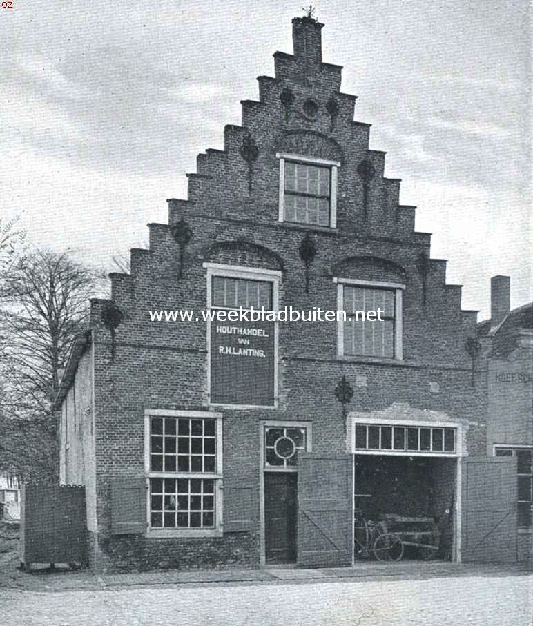 De stad Tholen. Oud geveltje aan de Vischmarkt. (Was een jaar gelden nog onverknoeid)
