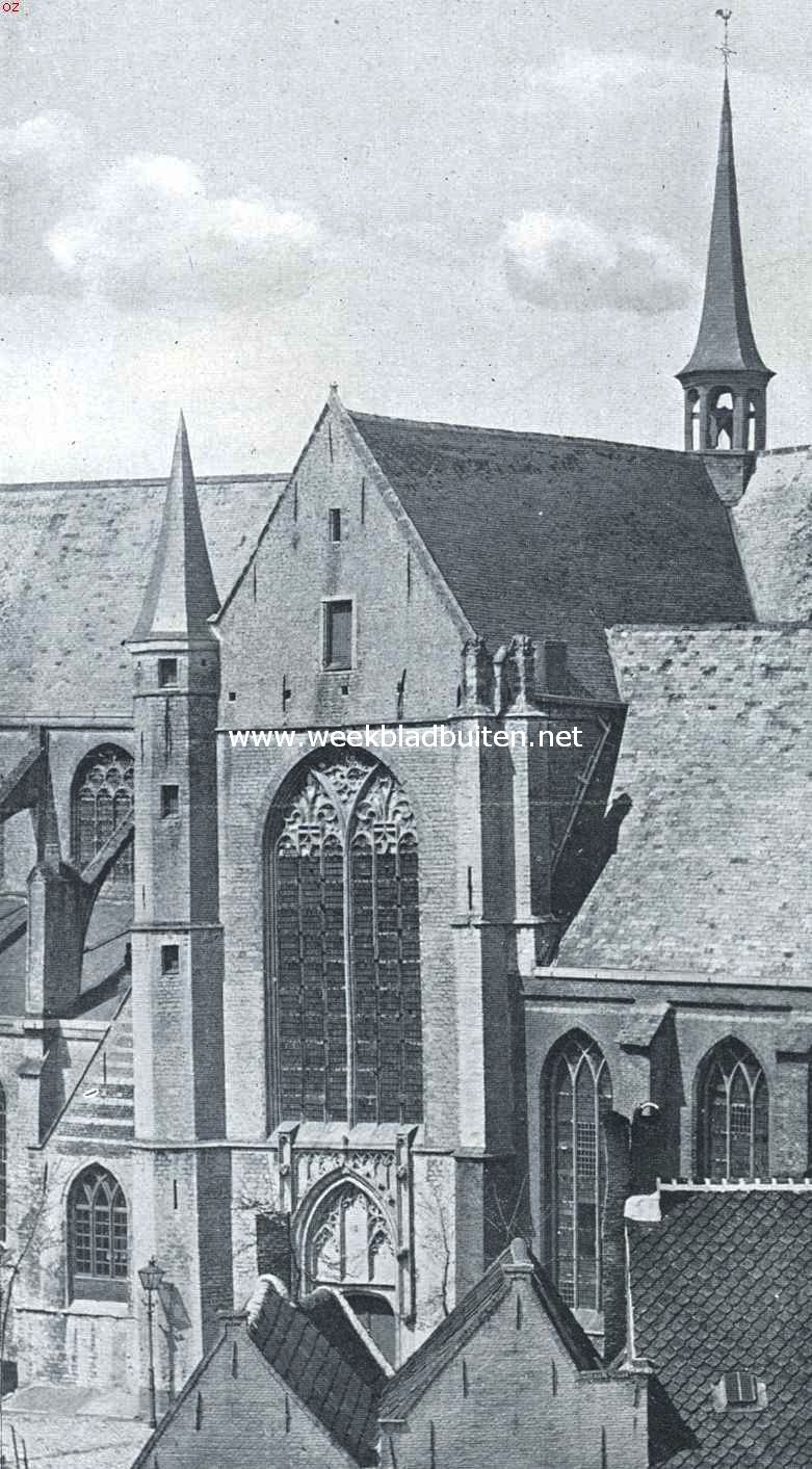 De stad Tholen. Front van het transept met hoofdingang der O.L. Vrouwekerk