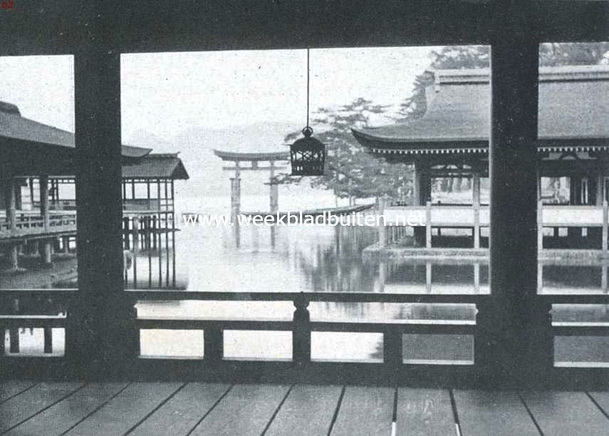 Japan. De tempel-corridors. Uit:  Japan, Indrukken van Land en Volk, door H.H. van Kol