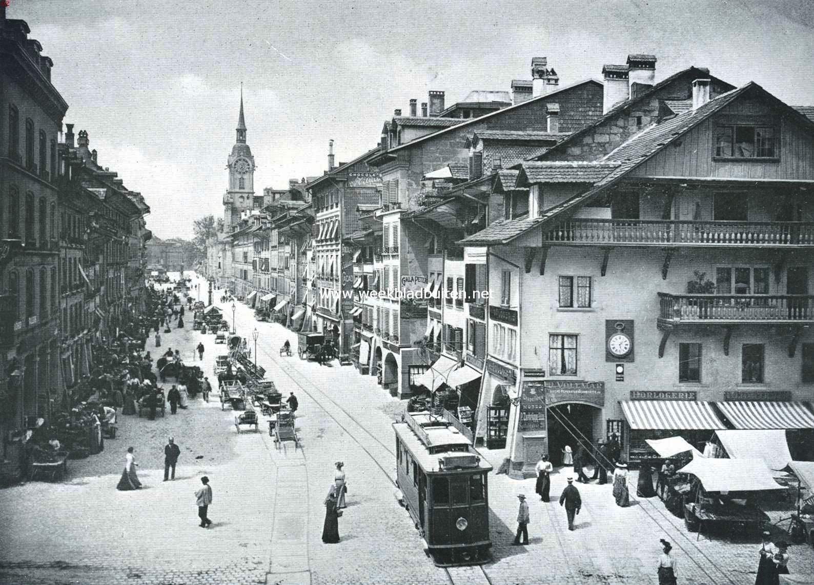 Bern. Kijkje in een der voornaamste straten, de Spitalgasse