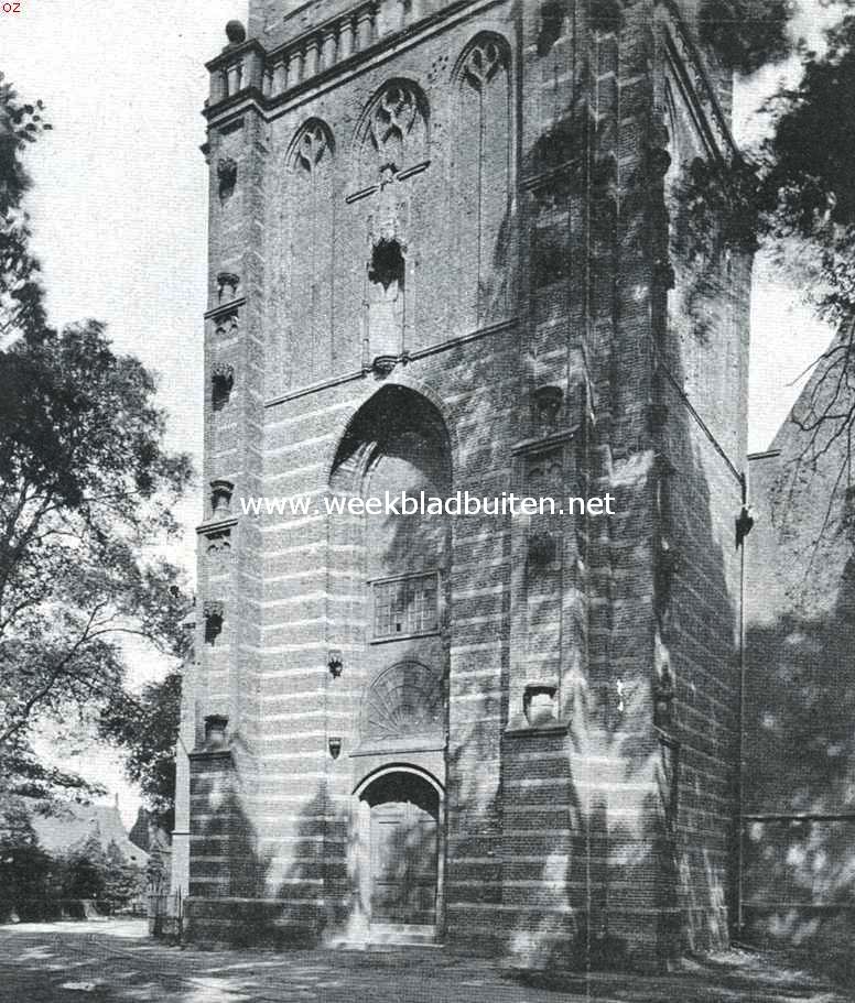 Monnikendam. Het benedendeel van den toren der Groote Kerk