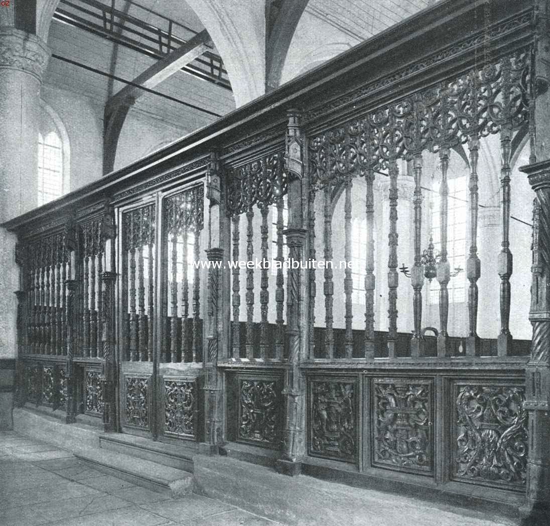 Monnikendam. Het koorhek in de Groote- of St. Nicolaaskerk