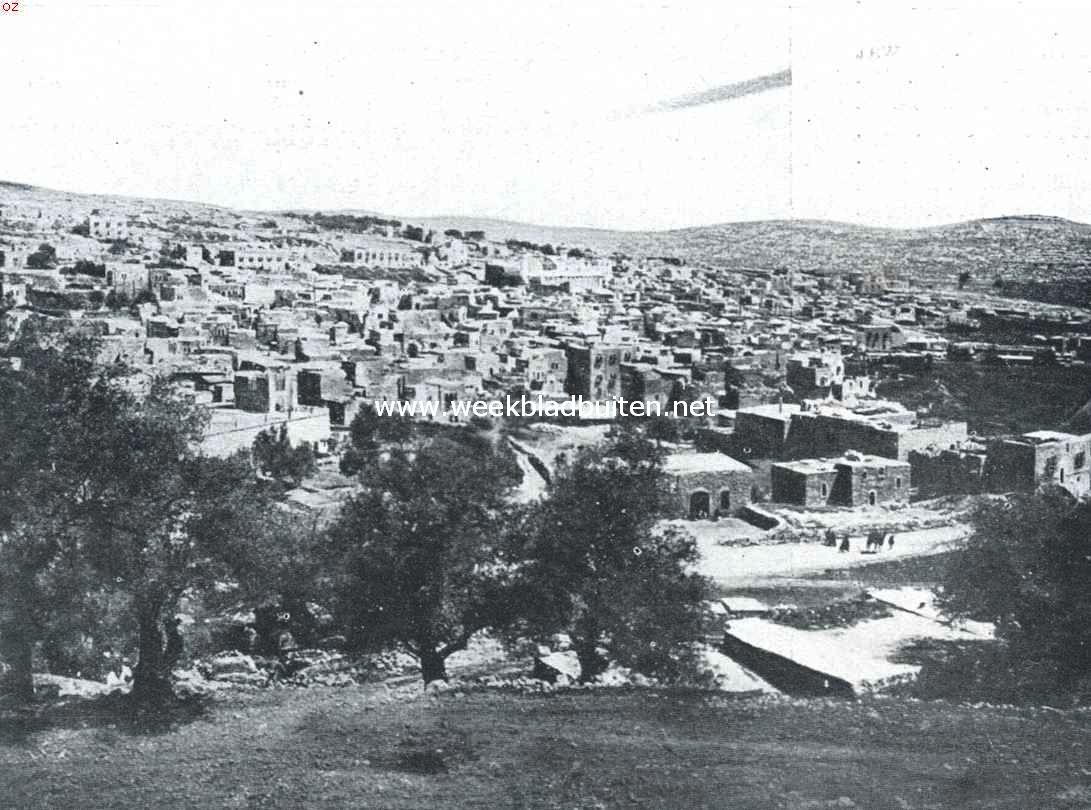 De opmarsch der Engelschen in Palestina. De door Britsche troepen bezette stad Hebron, een der oudste steden van Palestina, in welker nabijheid de eerste aartsvader, Abraham, zich volgen Genesis 13 vers 18 gevestigd heeft
