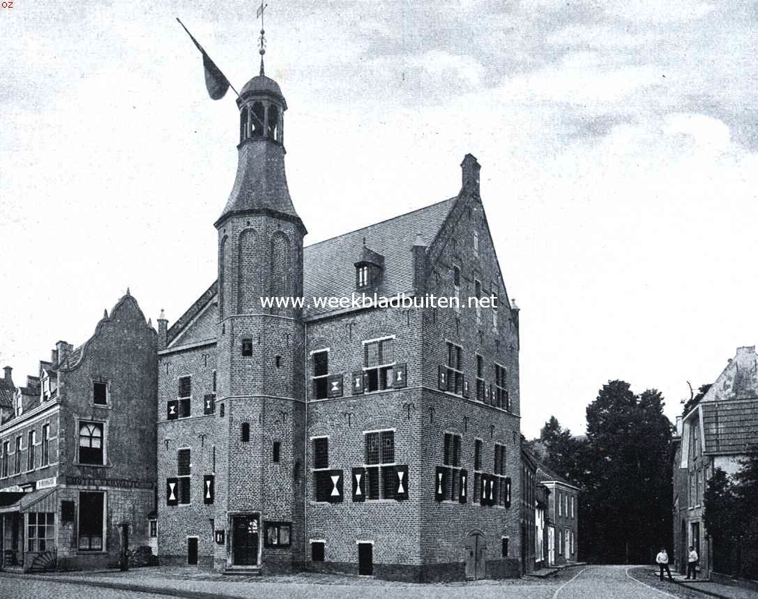 Graafschap en Het Huis Bergh. Het stadhuis te 's Heerenberg, onlangs gerestaureerd onder toezicht van den architect Jac. Van Gils
