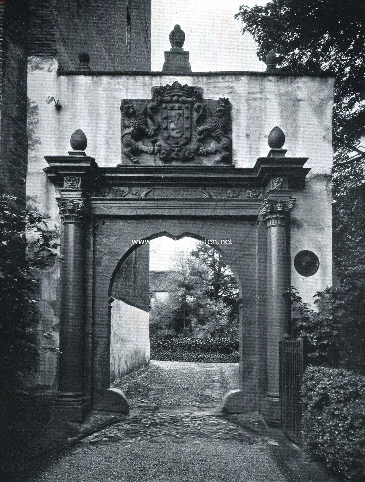 Graafschap en Huis Bergh. De poort aan de noordzijde, toegang gevende tot het voorplein van het kasteel