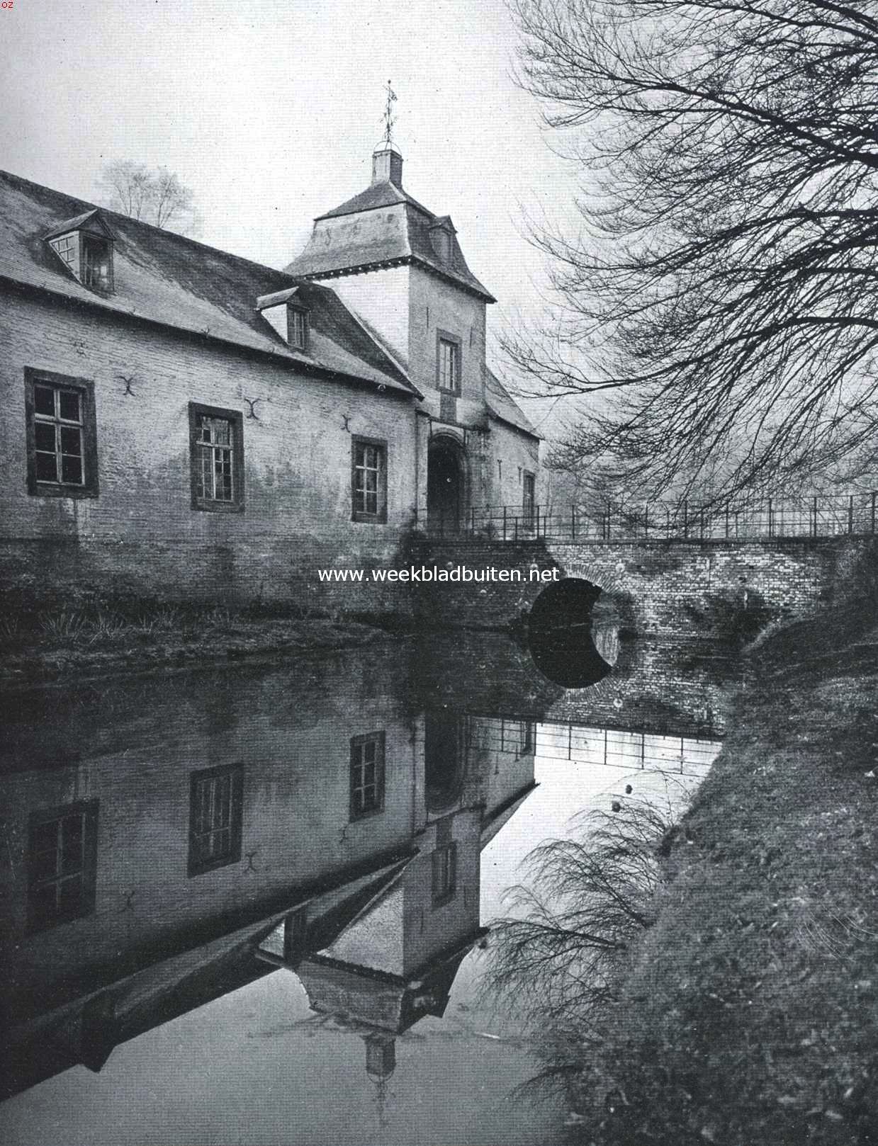 Het aloude slot Steyn bij Sittard. De voorpoort van het oude kasteel met het wapen van de familie de Merode