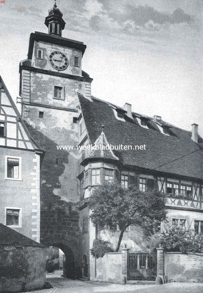 Rothenburg ob der Tauber. De Witte Toren. Rechts voormalig Jodendanshuis