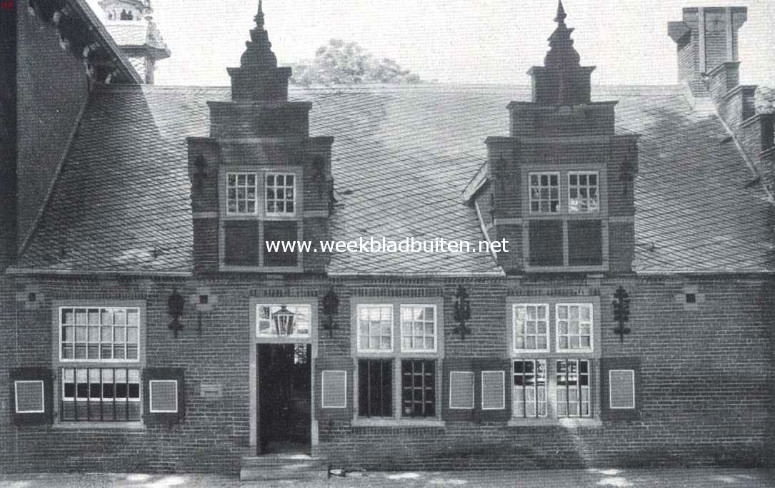 Buren. Zijgeveltje van het Weeshuis