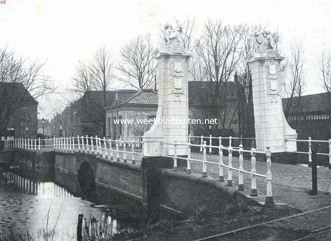 Het voorhek der Schermerpoort te Alkmaar met beeldgroepen, zooals dit zich tot voor korten tijd vertoonde