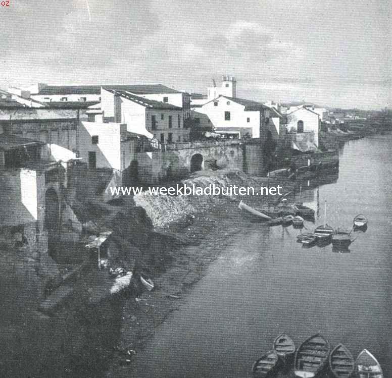 Gezicht op Triana, voorstad van Sevilla aan de Guadalquivir