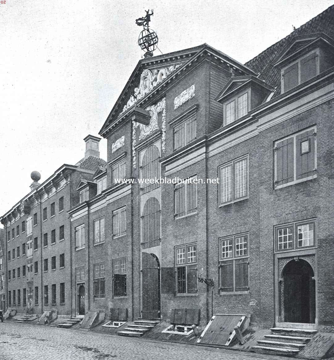 De gevels der O.-I. pakhuizen van 1671 (rechts) en 1722 (links) aan de Breestraat te Middelburg