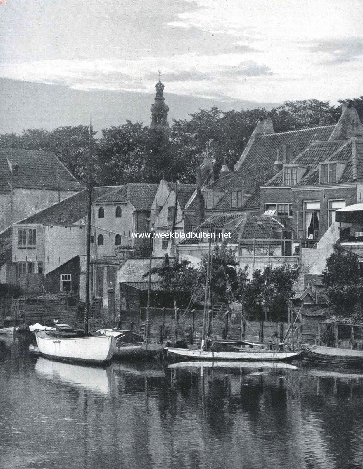Gezicht van het terrein der voormalige Oost-Indische werf te Middelburg op het Dok en de achterzijde van de huizen aan den Kinderdijk