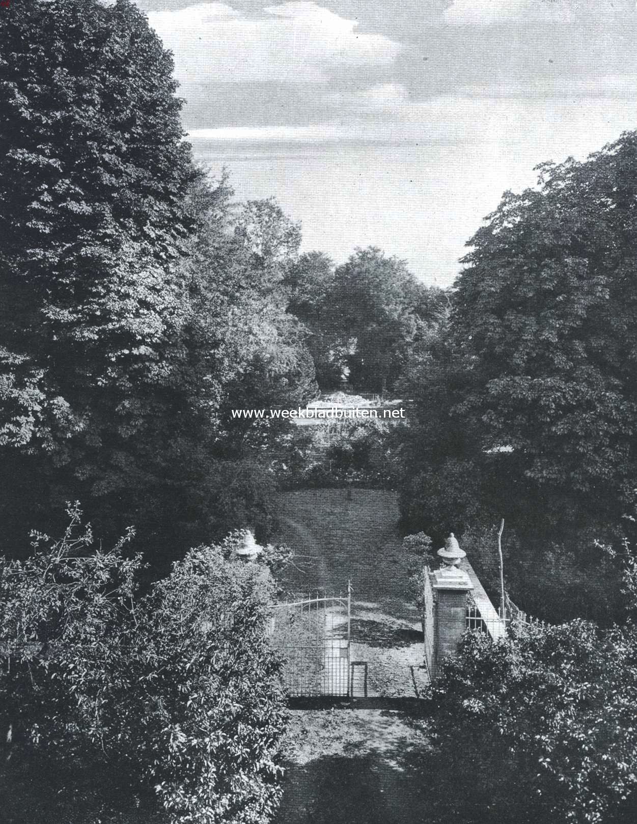 Het kasteel van Obbicht bij Sittard, Gezicht uit het kasteel op de tuinen