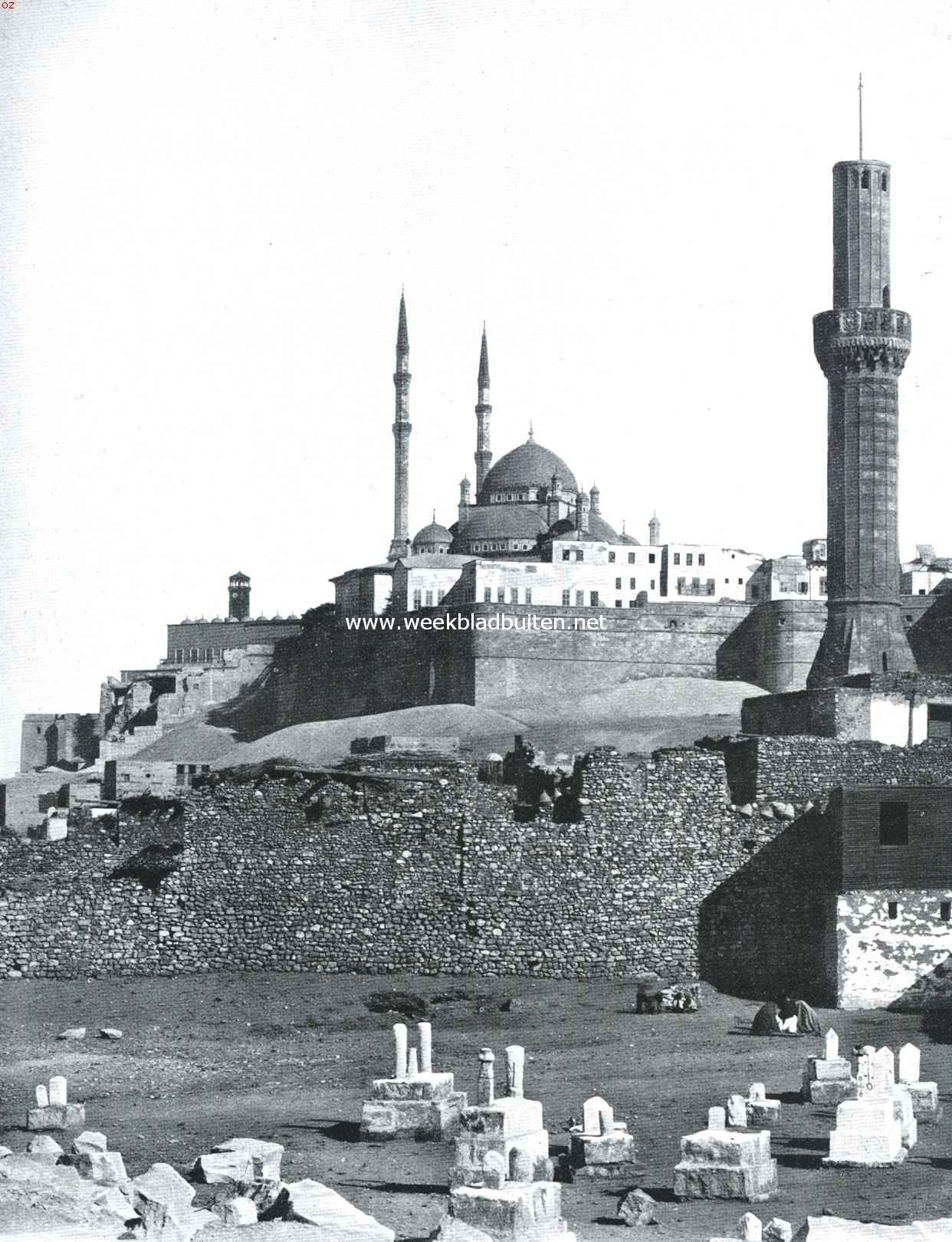 Kiekjes in Caro. Gezicht op de citadel met de Mohammed-Ali Moskee