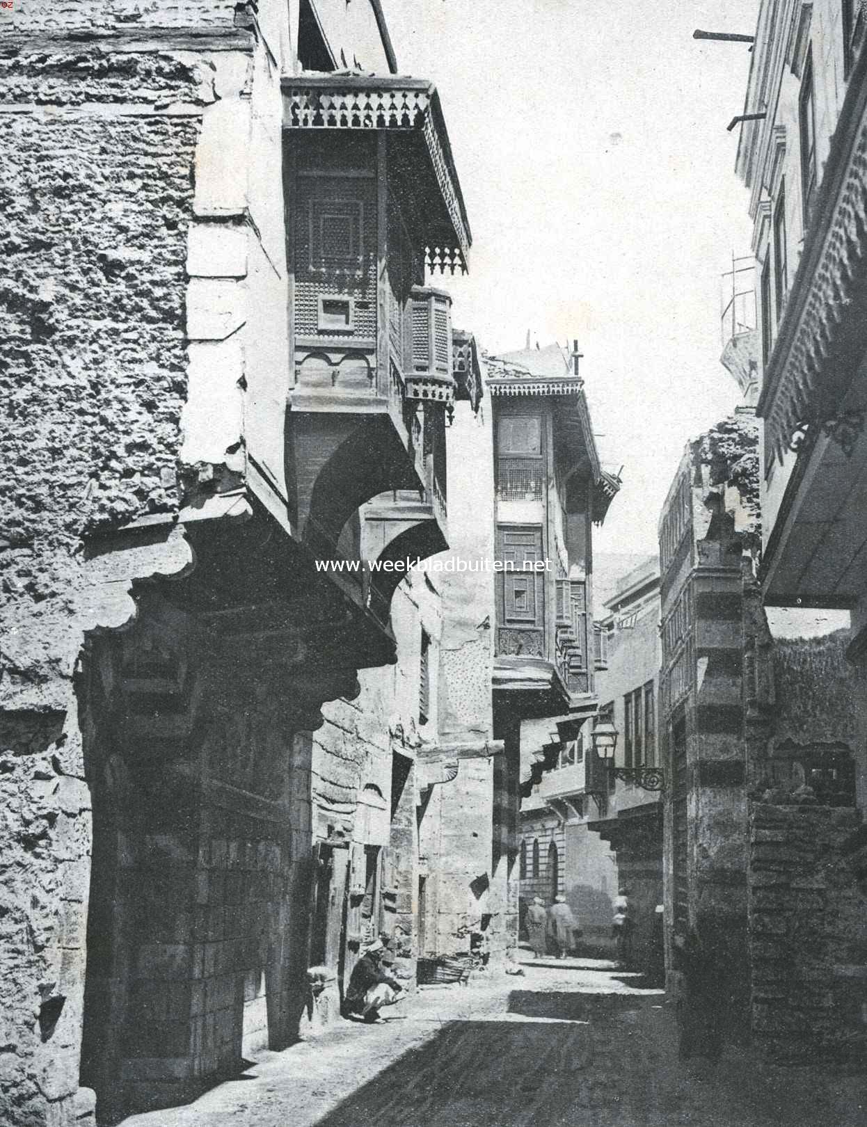 Kiekjes in Caro.  De straat Darb-el-Gamarintz, met oude 