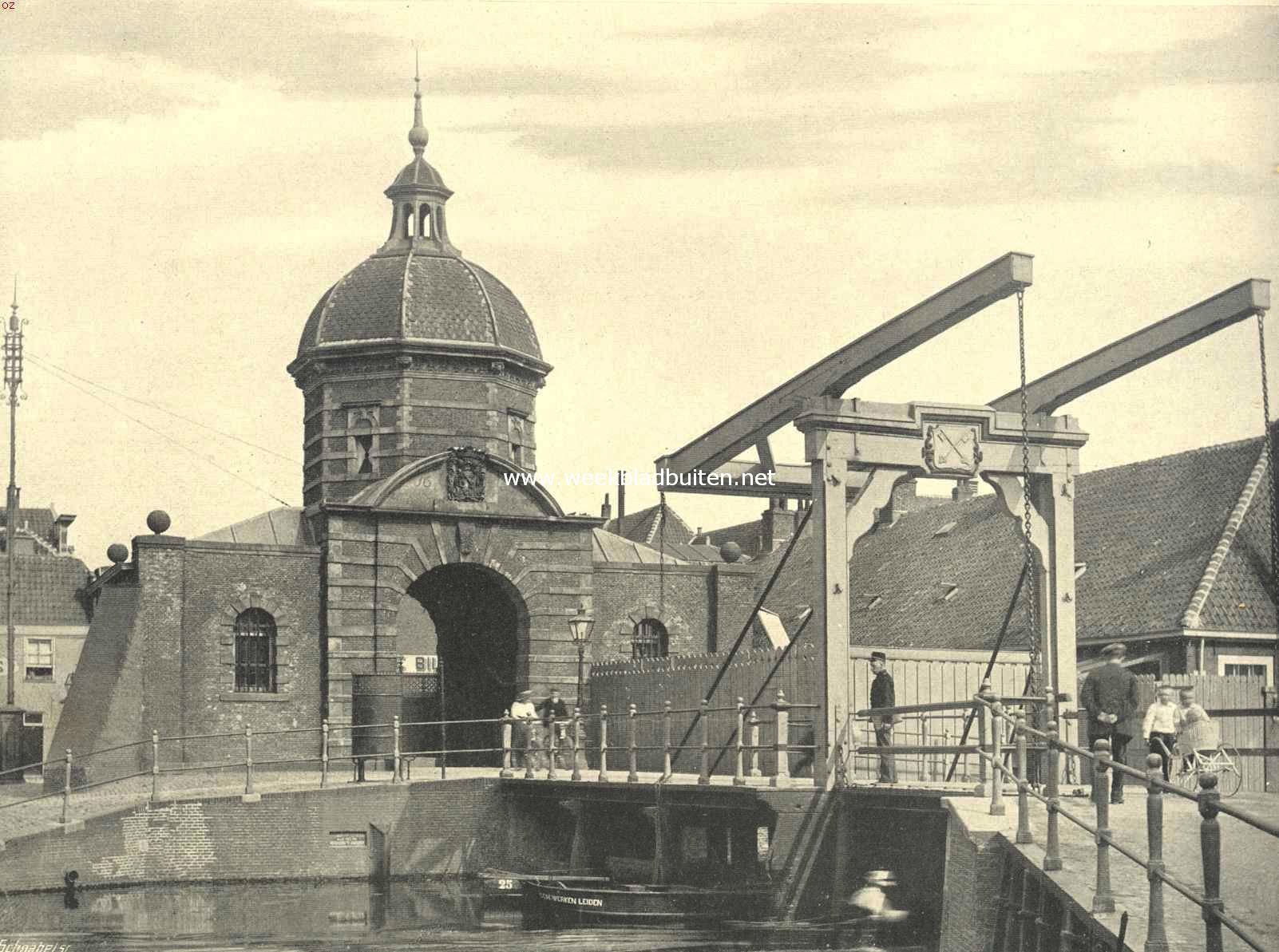 De poorten van Leiden. De Morschpoort te Leiden, gebouwd in 1669