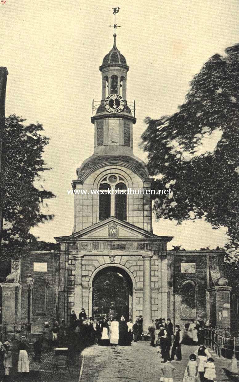 De poorten van Leiden. De Binnenste Hoogewoedspoort te Leiden, stadszijde, gebouwd in 1669, gesloopt in 1874
