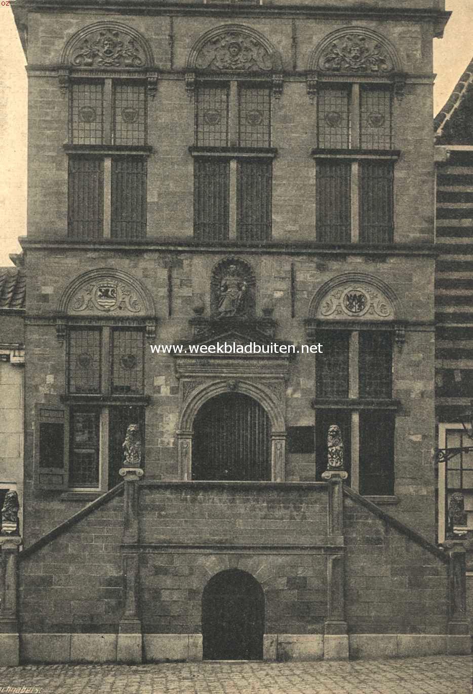 Brouwershaven. Dtail van den voorgevel van het Stadhuis