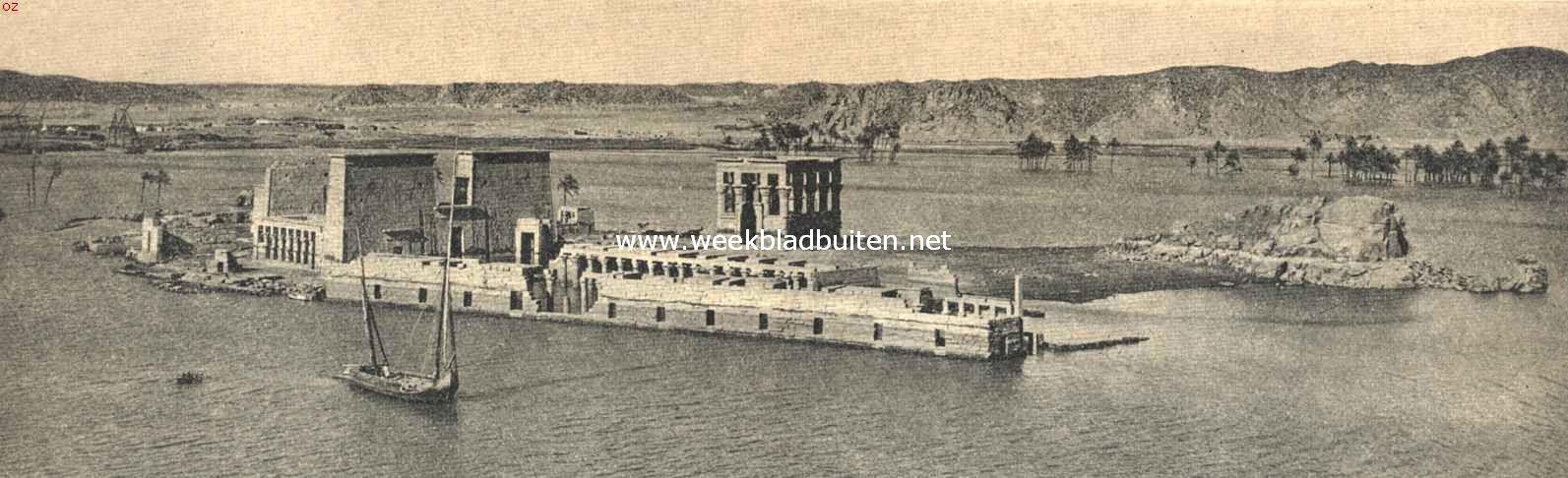 De Nijlreis. Gezicht op het half door het water verzwolgen eilandje Philae boven Assoean