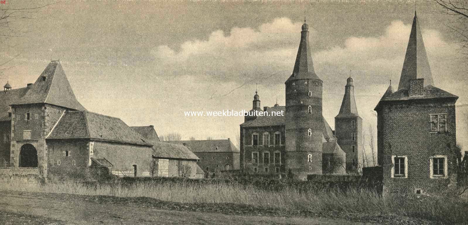 Het kasteel te Hoensbroek (Z-Limb.). Gezicht van den straatweg op het kasteel te Hoensbroek met voorpoort, hoektoren en bijgebouwen