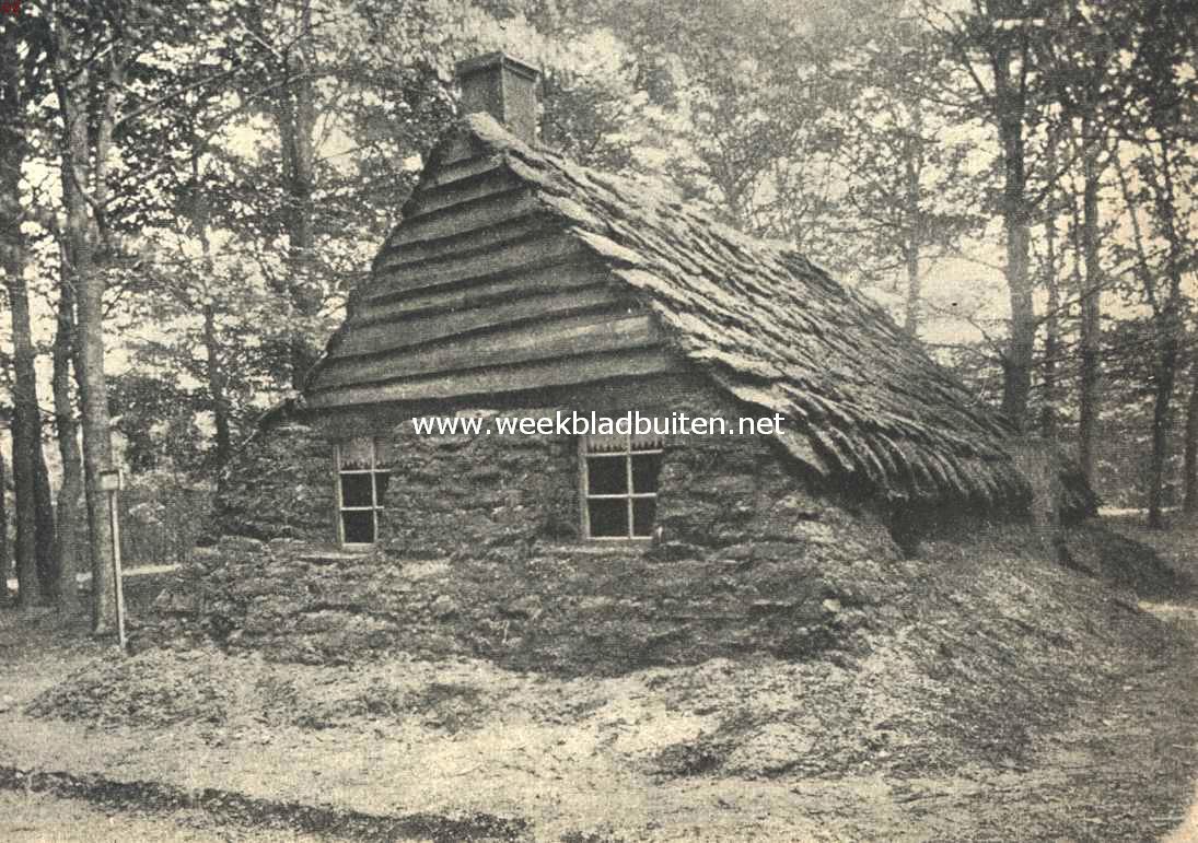 Het Nederl. Openlucht Museum. Plaggenhut op het terrein van het Nederlandsch Openlucht-Museum