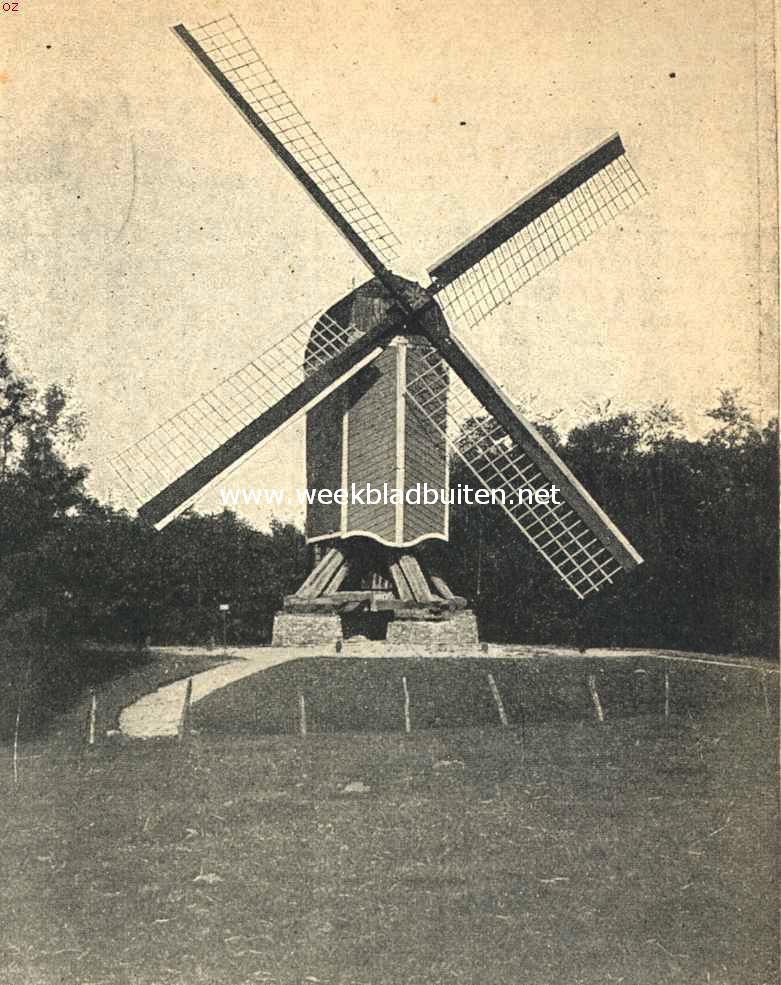 Het Nederl. Openlucht Museum. De uit Huizen afkomstige standaardmolen op het terrein van het Nederlandsch Openlucht-Museum